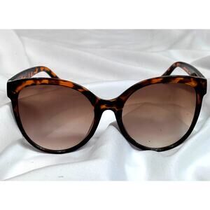 Chic Tortoise Shell Cats Eye Sunglasses in Brown